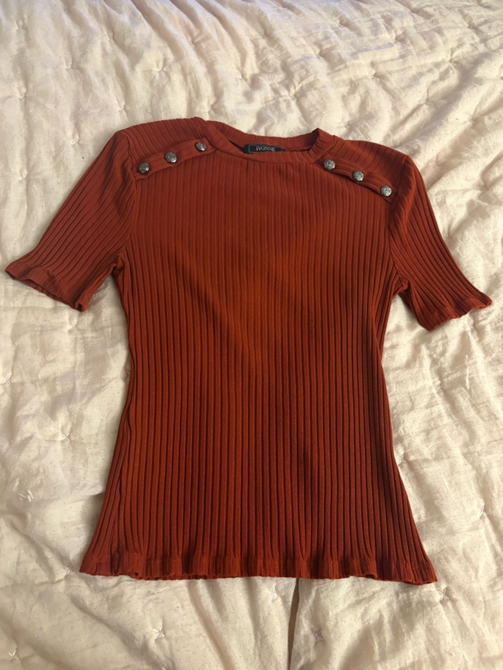 IVONNE Chedrón Ribbed Short-Sleeved Top